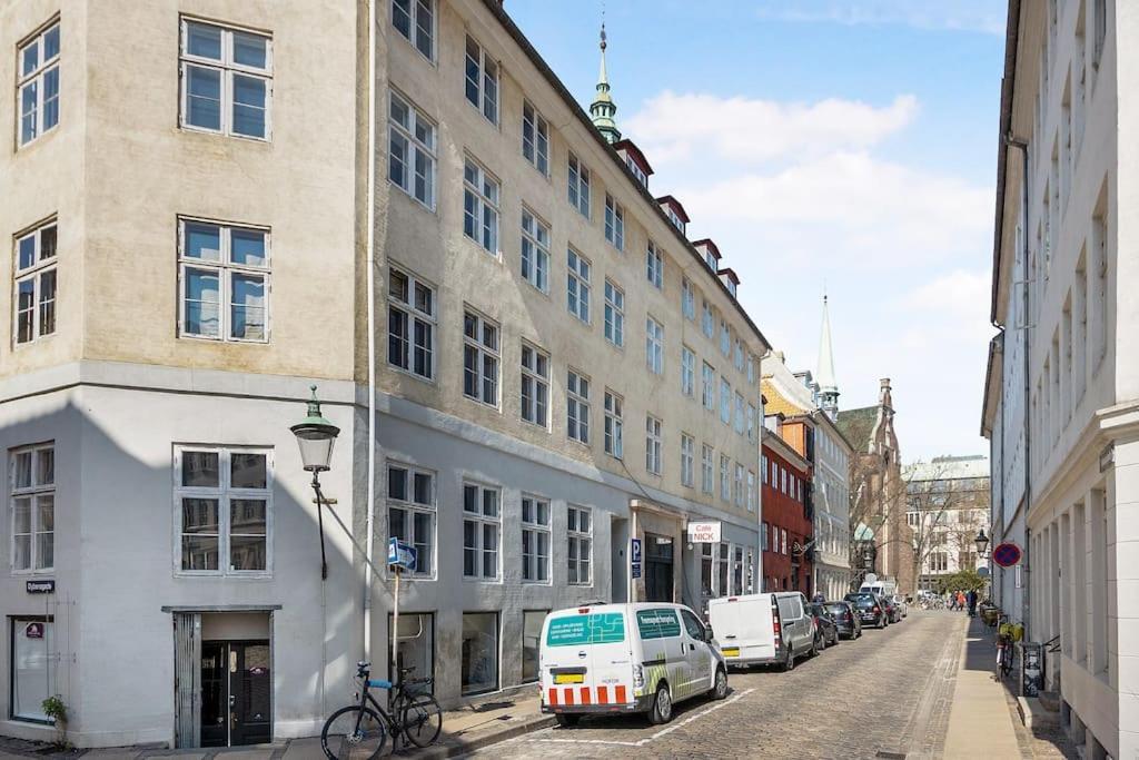 H.C. Andersens Hang Around Apartment Copenhagen Exterior photo